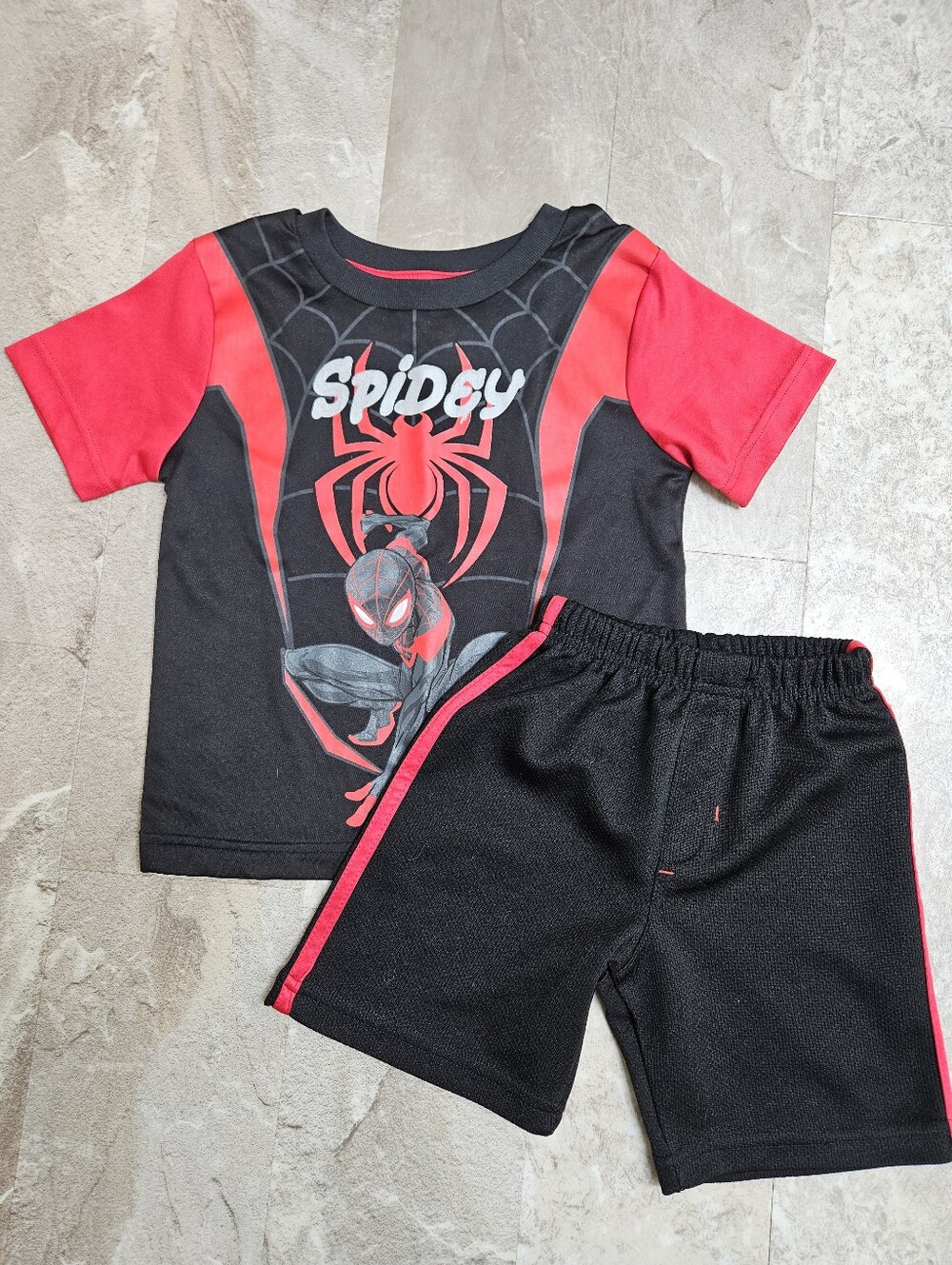 Spidey Outfit. 5T. EUC.